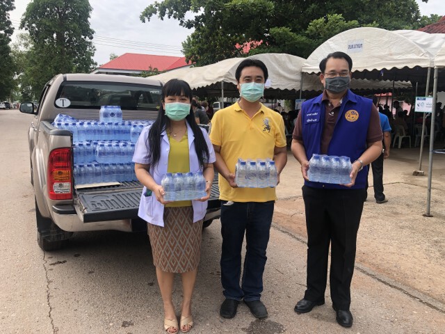 ครูแห่ฉีดวัคซีนสร้างความมั่นใจรับเปิดเทอม