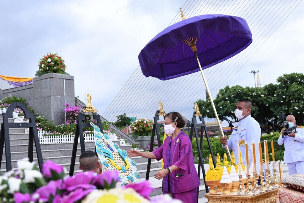 กรมสมเด็จพระเทพฯ เสด็จฯแทนพระองค์ทรงวางพวงมาลา เนื่องในวันรำลึกวันคล้ายวันสวรรคต ร.8