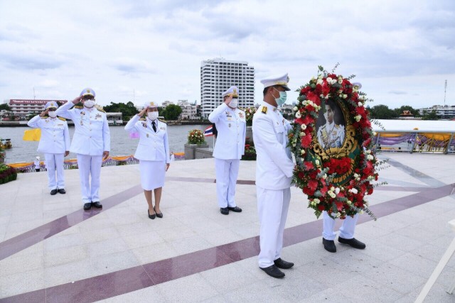 กรมสมเด็จพระเทพฯ เสด็จฯแทนพระองค์ทรงวางพวงมาลา เนื่องในวันรำลึกวันคล้ายวันสวรรคต ร.8