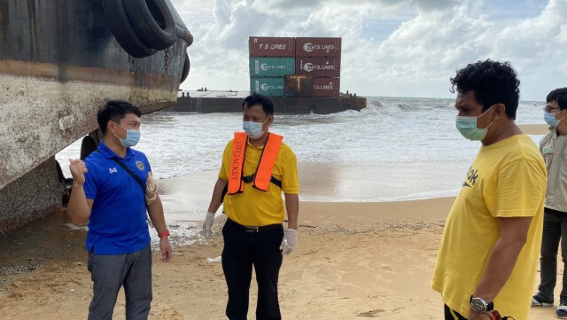ตรวจโควิด-กักตัวลูกเรือขนส่งสินค้าเกยตื้น