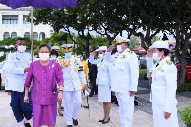 กรมสมเด็จพระเทพฯ เสด็จฯแทนพระองค์ทรงวางพวงมาลา เนื่องในวันรำลึกวันคล้ายวันสวรรคต ร.8