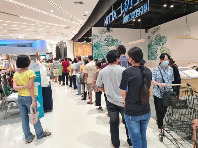 โคราชยังฉีดวัคซีนคับคั่ง พรุ่งนี้ฉีดซิโนแวคให้ปชช.ที่ลงทะเบียนไว้