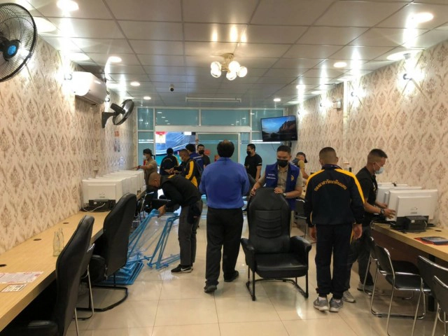 บุกทลายโต๊ะพนันฟุตบอลกลางเมืองเชียงใหม่