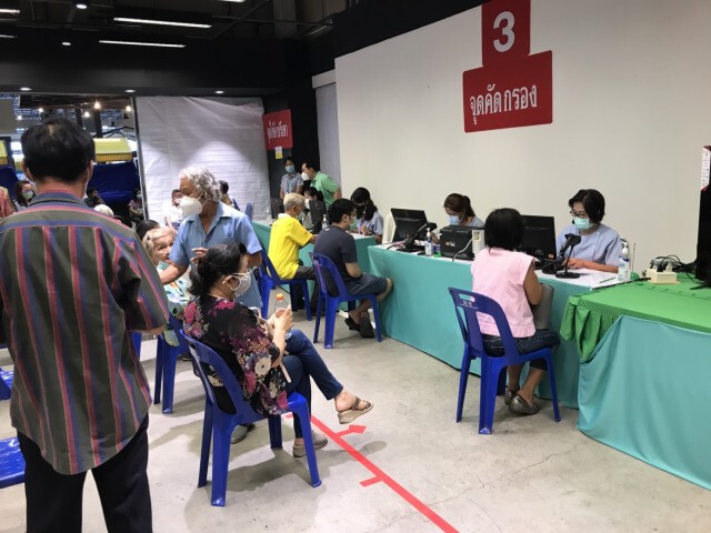 อปท.จัดทีมจิตอาสา-คลายเครียดผู้ฉีดวัคซีน