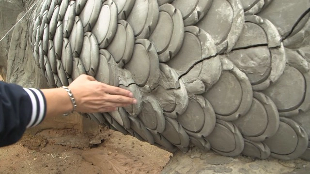 ฝนถล่มต่อเนื่องรูปปั้นพญานาคบ้านลุงดินเริ่มทรุด