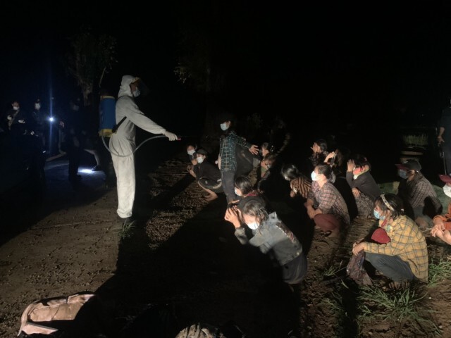 ตบตาขนสินค้าลักลอบขนต่างด้าวยัดแน่นรถ17คน