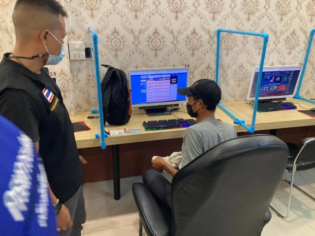 บุกทลายโต๊ะพนันฟุตบอลกลางเมืองเชียงใหม่