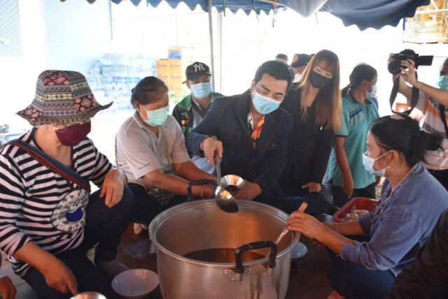 "ศรัณย์วุฒิ"มอบเงิน-หน้ากากอนามัยกลุ่มเสี่ยง131ราย