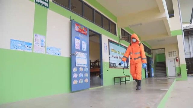 ระดมเจ้าหน้าที่ กำลังทหารปูพรม ทำความสะอาดโรงเรียน