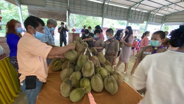 ชาวสวนลับแล"ทอดผ้าป่าทุเรียน"จ้างครูสอนลูกหลาน