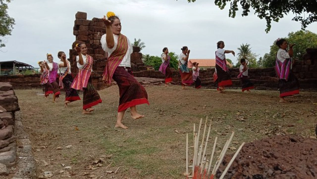 รำฉลองรับผญบ.ป้ายแดง ขอพรปราสาทบ้านปรางค์