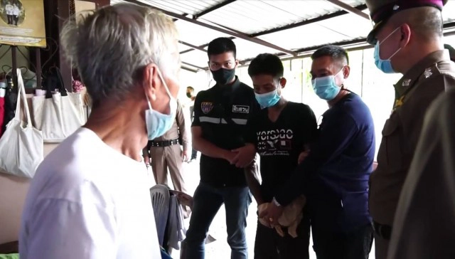 ตา 82 ใจสู้! ใช้นิ้วจิ้มตาโจร