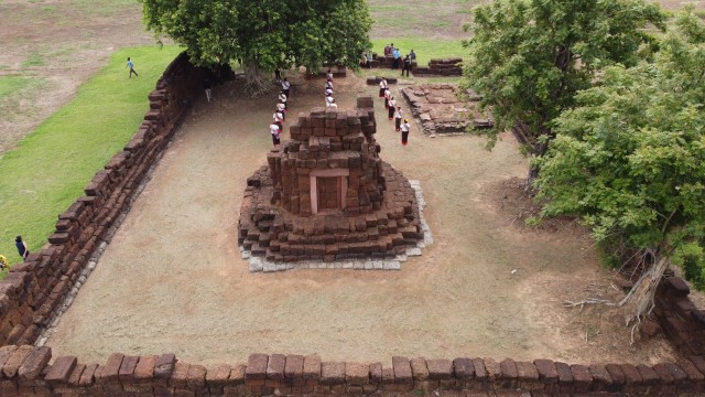 รำฉลองรับผญบ.ป้ายแดง ขอพรปราสาทบ้านปรางค์