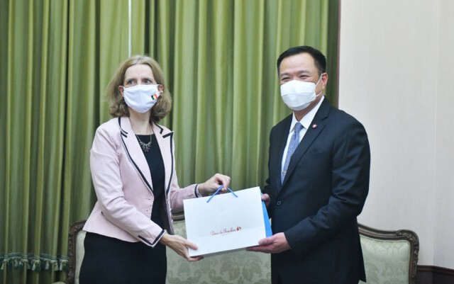 ไฟเขียวทูตฝรั่งเศสนำเข้า "จอห์นสันฯ" 1 หมื่นโดส ระดมฉีดพลเมืองตัวเอง