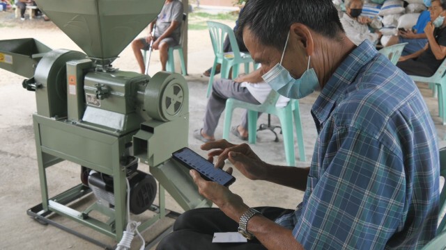 พ่อข้องใจตำรวจหนุ่มฉีควัคซีน18วันดับ