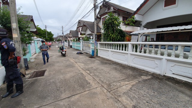 หนุ่มใหญ่พร้อมพวกตีผึ้งหลวงแต่ถูกต่อยช็อคเสียชีวิต