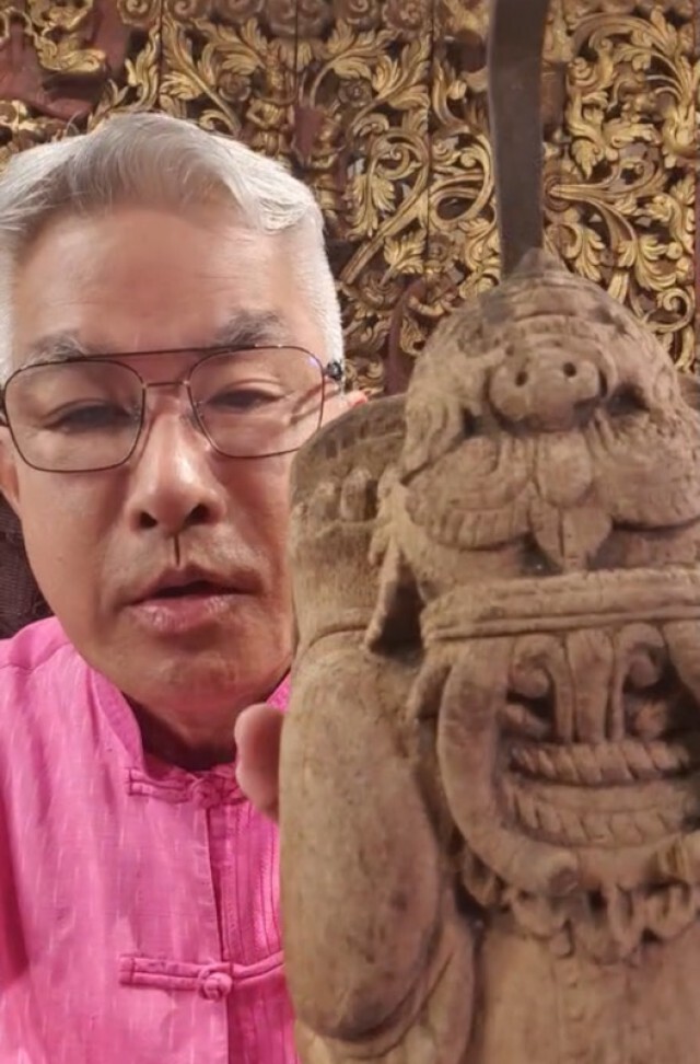 "อ.เผ่าทอง" ไลฟ์สดขายสมบัติหายาก แฟนคลับแห่กดซื้อรัวๆ