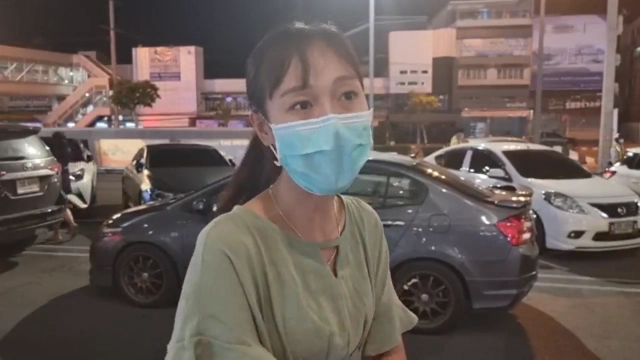 ลูกสาวครูต้อยไม่พอใจ แม่กลับไปหาองค์ดำอีก ถามแรงแทงใจดำ