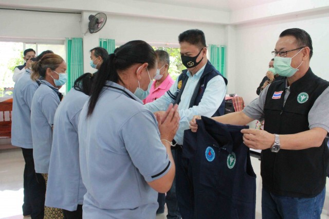 รณรงค์ฉีดวัคซีนมอบเสื้อเกราะให้กำลังใจอสม.สู้ภัยโควิด-19