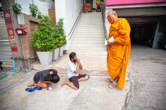 หลวงพี่น้ำฝน ลุยปิดหนี้หมดพร้อม เค้นปมดราม่า ป้าต๋อย ขายไต ด้วยตัวเอง