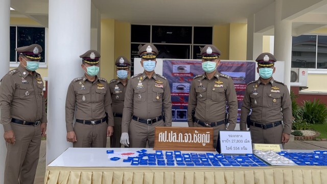 ระทึกคลิปนาทีตำรวจบุกจู่โจมรวบนักค้ายาบ้ารายใหญ่