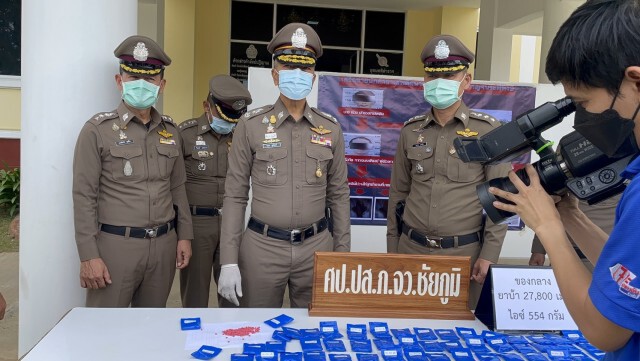 ระทึกคลิปนาทีตำรวจบุกจู่โจมรวบนักค้ายาบ้ารายใหญ่