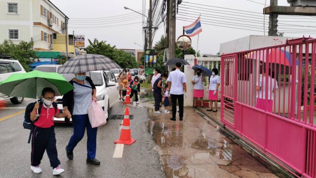 ครูพิษณุโลกยังไม่ได้รับวัคซีน-ลั่นพร้อมเปิดเทอม