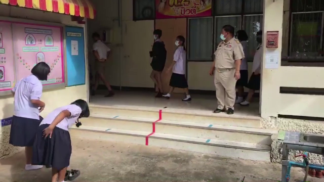 นายกฯเล็กเมืองบัวใหญ่ลงพื้นที่ดูเปิดเรียนวันแรก