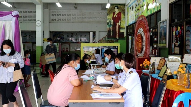 เปิดเทอมวันแรกครูนักเรียนเครียดกลัวโควิดระบาด