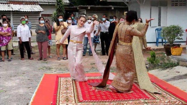 สาวราชบุรี รำแก้บนเรือแม่ตะเคียนวัดมณีมงคลหลังมีโชค 16 งวด