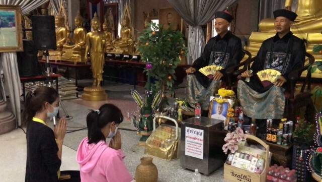 คอหวยแห่ขอเลข "ปู่เจ้ายี่กอฮง" วัดสว่างอารมณ์