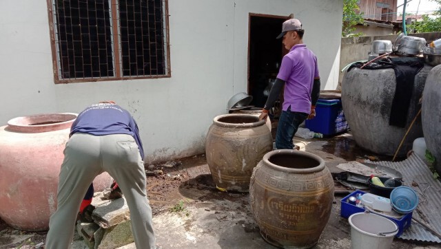 สุดฮอต!อาชีพรับย้ายโอ่งช่วงหน้าฝน สร้างรายได้งาม