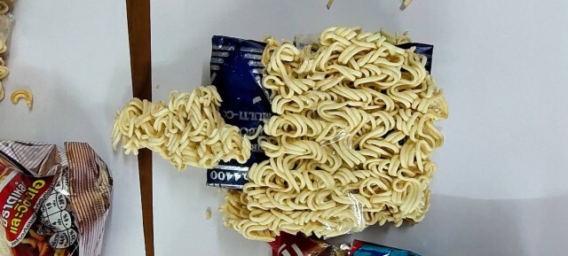 รวบหนุ่มส่งไอซ์-ซ่อนในซองบะหมี่หนักเกือบ1กก.