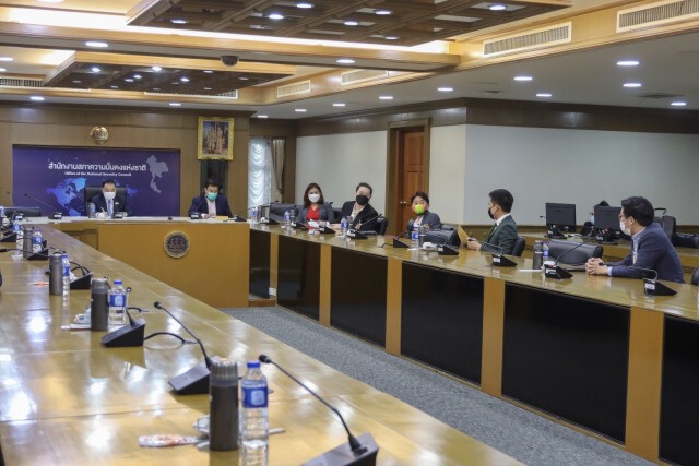 ปริญญ์นำตัวแทนผู้ประกอบการธุรกิจบันเทิง - อาชีพอิสระ ยื่นข้อเรียกร้อง ศบค.