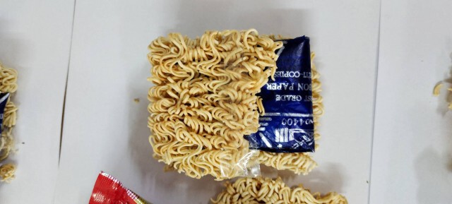 รวบหนุ่มส่งไอซ์-ซ่อนในซองบะหมี่หนักเกือบ1กก.