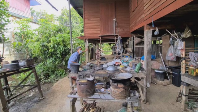 "แม่เฒ่า"กราบขอซื้อที่ดินคืน