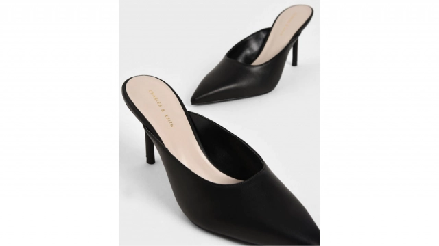 Charles & Keith ลดกระหน่ำยันสิ้นเดือน : End of the season sale