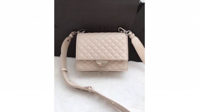 Charles & Keith ลดกระหน่ำยันสิ้นเดือน : End of the season sale