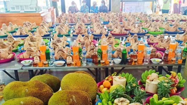 ฮือฮา 2 สามีภรรยาถวายหัวหมู100หัวแก้บนเจ้าพ่อพญาแล