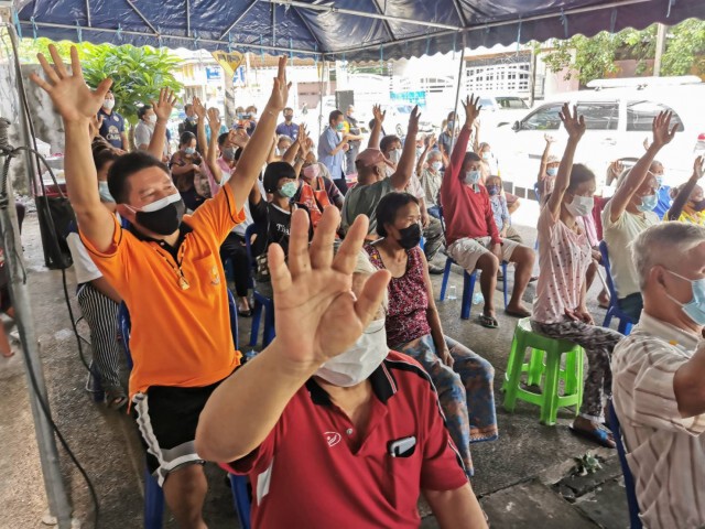 รุดช่วยเหลือหญิงวัย40ปีและลูกรวม 3 ชีวิตไม่มีบัตร ปชช.