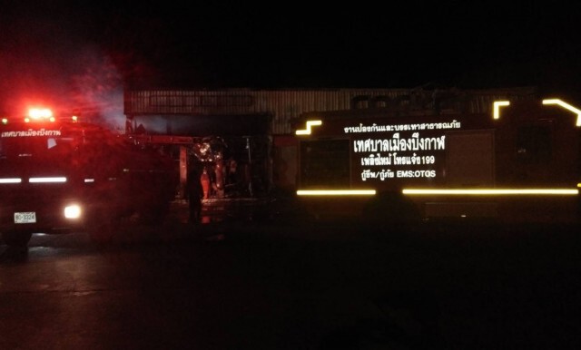 ไฟไหม้ศูนย์บริการเปลี่ยนยางรถยนต์วอดกว่า 10 ล้านบาท