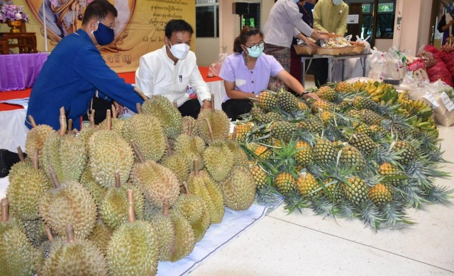 ขนสินค้าเกษตร-ตอบแทนบุคลากรทางการแพทย์