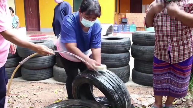 ไอเดียเจ๋งนำล้อรถยนต์ทำเก้าอี้นั่งลดขยะ