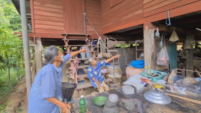 แห่ให้กำลังใจ4แม่เฒ่า-ตั้งคกก.ดูเงินบริจาค