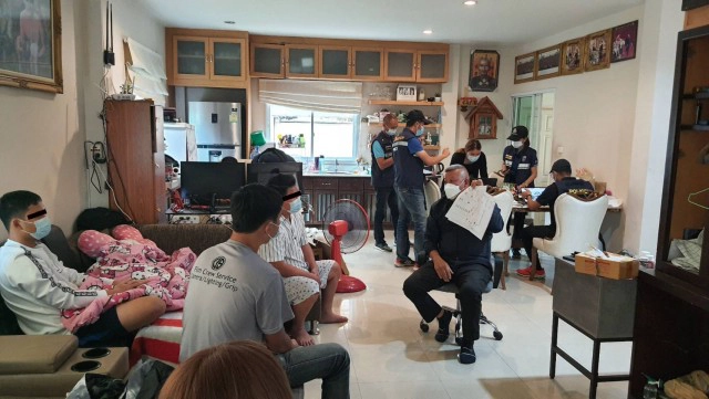 ทลายเครือข่ายเว็บพนันบอล"ยูฟ่าเบท" 4 แห่ง รวบ 7 ผู้ต้องหา พร้อมของกลางมูลค่า 18 ล้านบาท