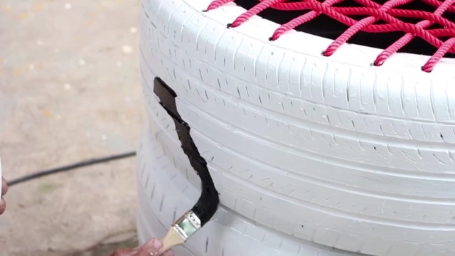 ไอเดียเจ๋งนำล้อรถยนต์ทำเก้าอี้นั่งลดขยะ