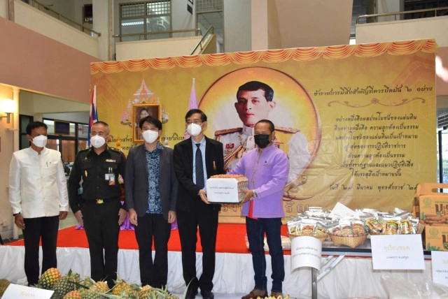 ขนสินค้าเกษตร-ตอบแทนบุคลากรทางการแพทย์