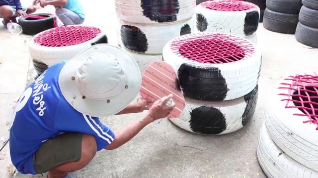 ไอเดียเจ๋งนำล้อรถยนต์ทำเก้าอี้นั่งลดขยะ