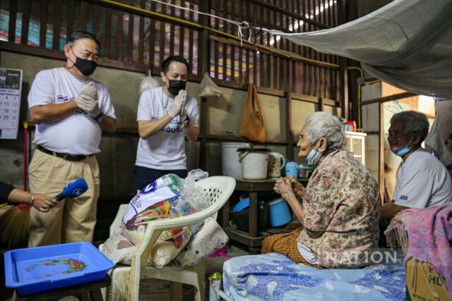 เนชั่นปันน้ำใจ เดินหน้าลงพื้นที่ ชุมชนสองคุณจ่า-ชุมชนวัดดุสิต บรรเทาผลกระทบโควิด
