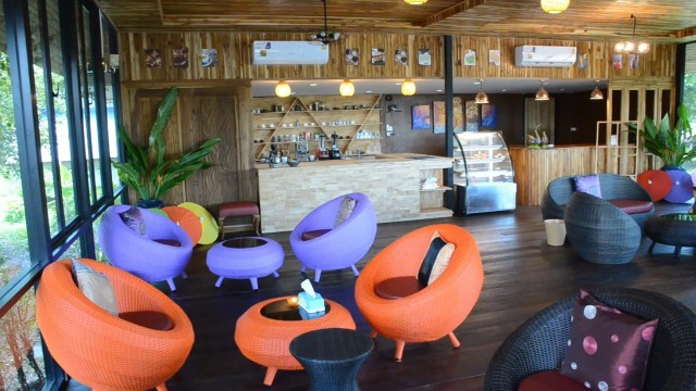 สาวใหญ่ศรัทธาควักเงินปั้นพญานาคคู่ "ปู่ศรีสุทโธ ย่าศรีปทุมมา"